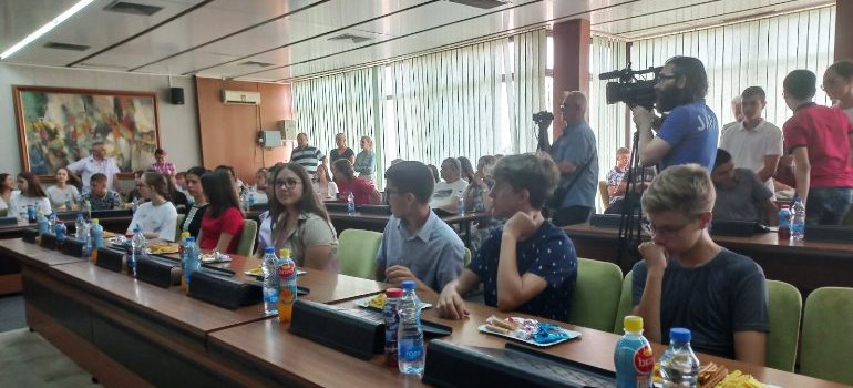 Najboljim đacima opštine Vrbas uručene vredne nagrade